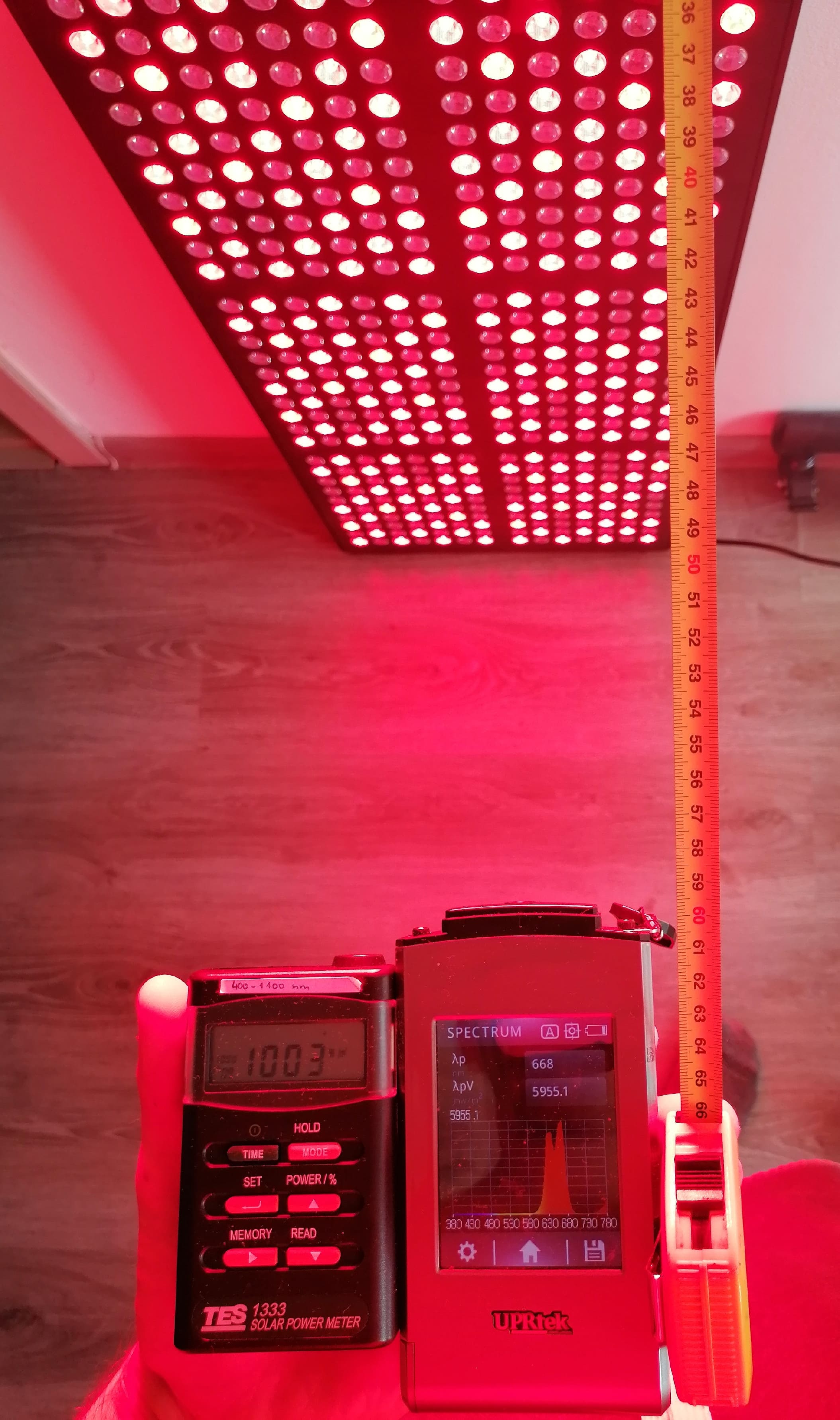 Mitochondriak - red, nir and UV light therapy devices, blue light blocking glasses and indoor lightning solutions